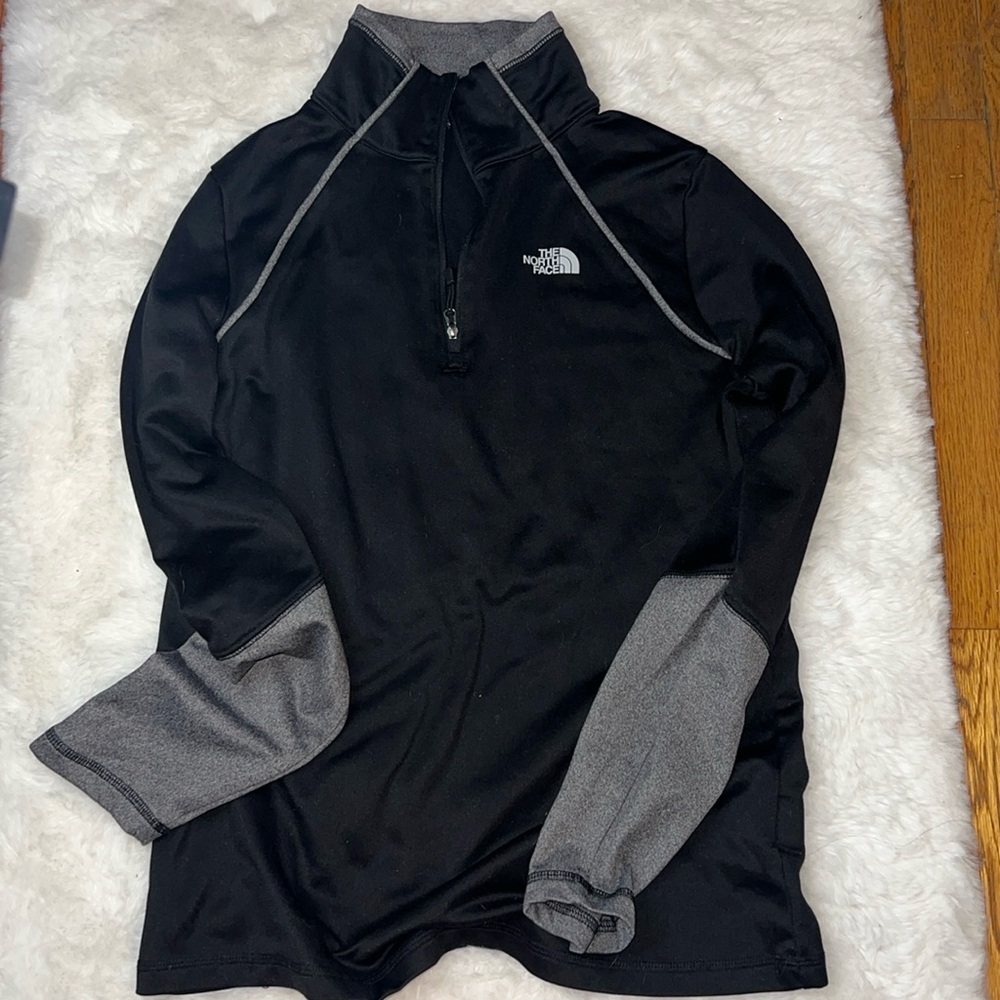 WOMENS NORTH FACE SIZE MEDIUM QUARTER ZIP UP